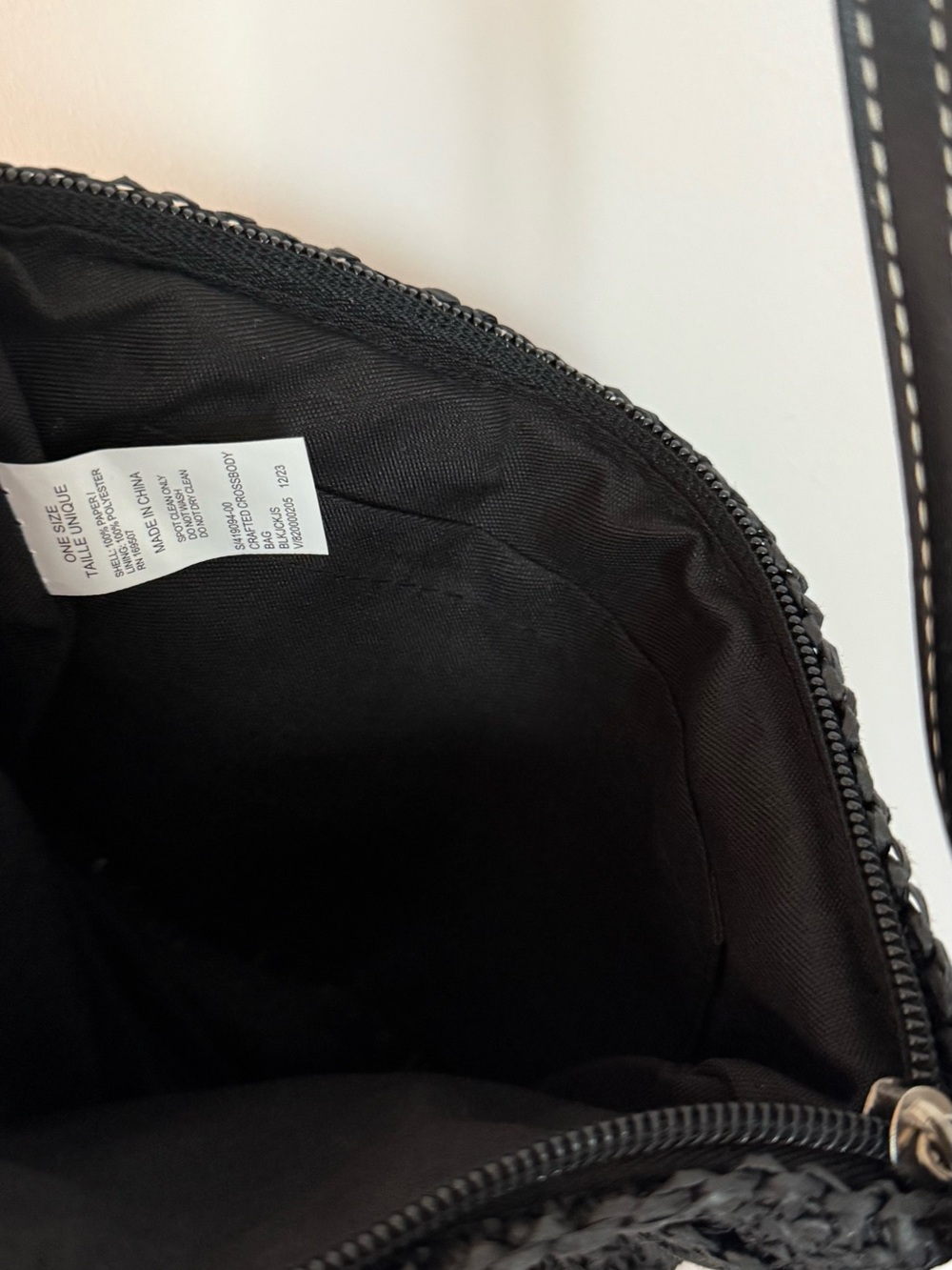 ๐ค Old Navy Black Woven Crossbody Purse - Picture 4 of 5